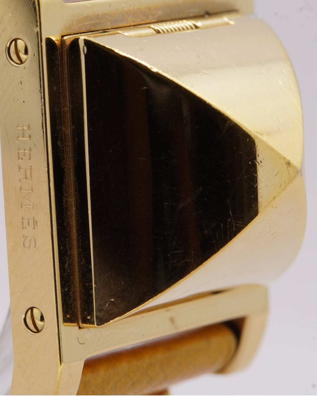 Hermès Médor — close-up of the pyramid cover